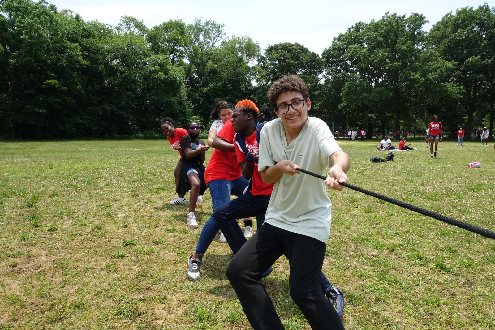 Students working together in a tug of war at a Richmond Tours field day