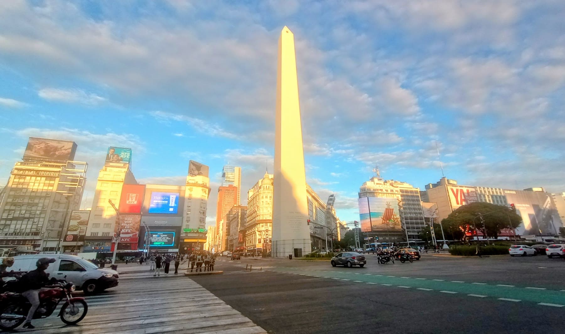 The Obelisk on Avenida 9 de Julio in Buenos Aires at sunset